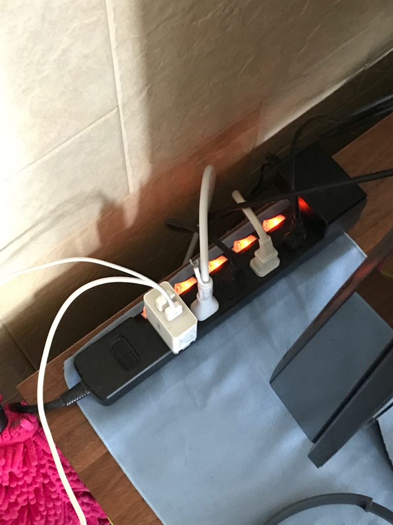 自宅で使用中の雷ガードタップ